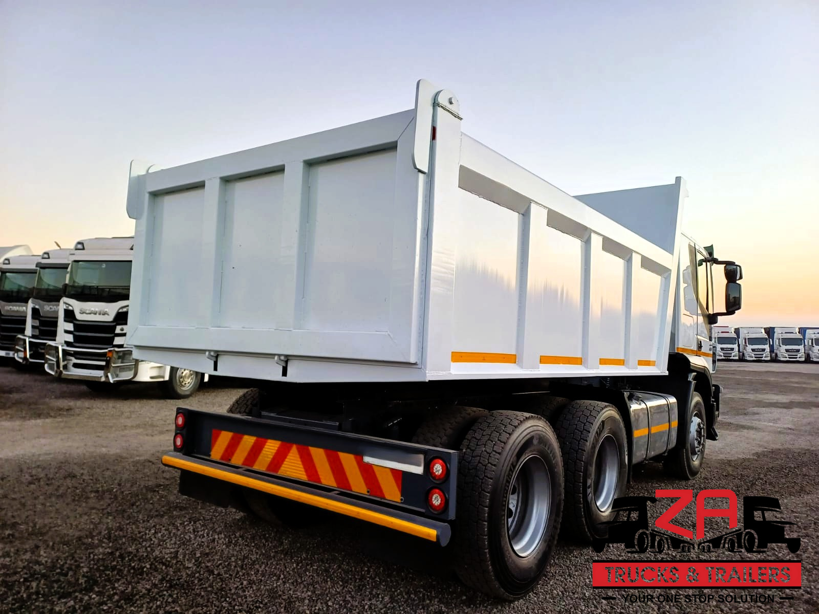 2020 IVECO TRAKKER 440 10 CUBE TIPPER #11313